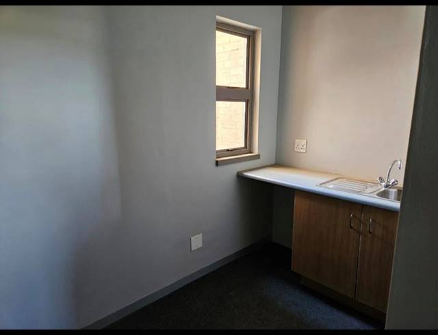 OFFICE FOR SALE IN SILVER LAKES